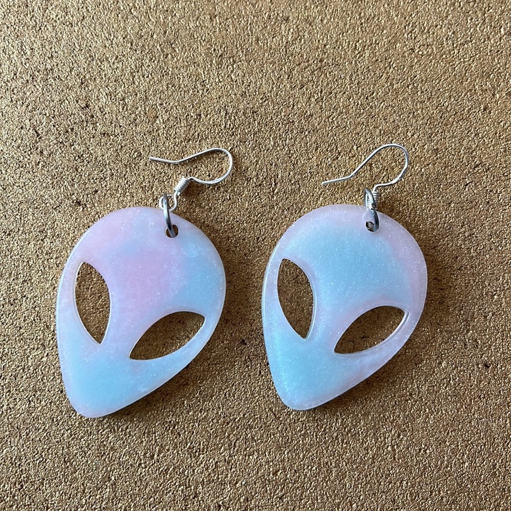Blue and pink shimmer alien dangle earrings - Picture 4 of 5
